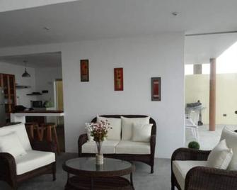 Casa de Playa Akas - Canoas - Sala de estar