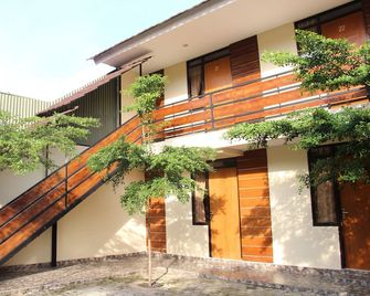 Bamboe Inn Homestay - Bandar Lampung - Building