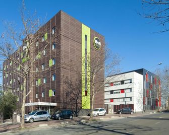 B&B HOTEL Paris Le Bourget - La Courneuve - Gebouw