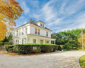 Beautiful Home In Sh Village! - Southampton - Budova