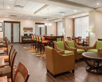 Hampton Inn by Hilton Edmonton/South - Edmonton - Lounge