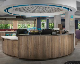 Tru By Hilton Charleston Ashley Phosphate, SC - Charleston - Front desk