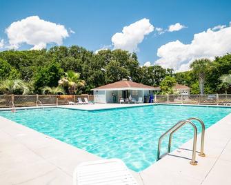 36 Bunker Court - Oak Island - Pool