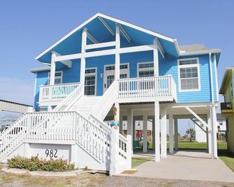 Beach Getaway at 2 Pelicans Walk to the Water - Crystal Beach - Building