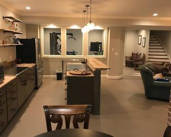 Kentucky Derby Getaway - Prospect - Cocina