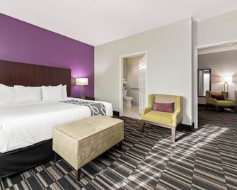 La Quinta Inn & Suites by Wyndham Bridge City - Bridge City - Bedroom