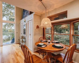 Relax on Dock, Play Pool, Kayak the Coves, Views - Kilmarnock - Dining room