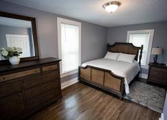 Cheerful 3-Bedroom Home on the Hill - Roanoke - Habitación