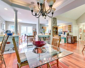 Natural Paradise, Minutes from Saratoga Springs/Skidmore College/Racetrack - Schuylerville - Dining room