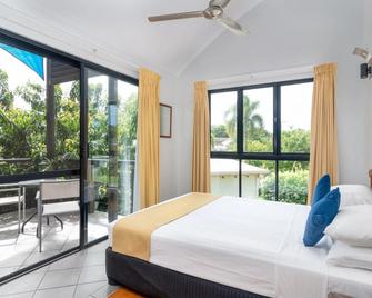 Dreamcatcher Beach-Side Apartments - Port Douglas - Bedroom