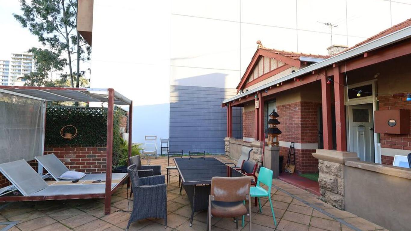 Downtown Backpackers Hostel Perth - note - Valid Passport required for check in