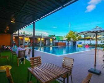 The Win Hotel - Bang Saphan - Pool