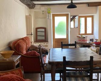 Charming house in a peaceful setting very close to Lac de Vassivière - Nedde - Comedor