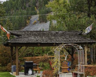 Lakeview Motel - Christina Lake