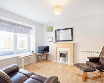 Fionoora 6 - Steps away from the beach! - Lahinch - Living room