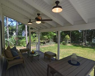 Summer Breeze waterfront NEW home with private beach and dock - Reedville - Patio