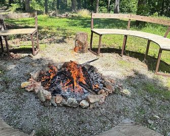 Trailhead Lodge - Eureka Springs