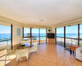 Bougainvillea Luxury Apartments - Main Beach - Dining room
