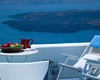 Alexander Villas - אימרוויגלי - מרפסת