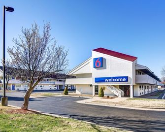 Motel 6 Springfield, Mo - North - Springfield - Building