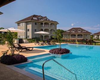 Imperial Topaz At Richmond - Priory - Piscina