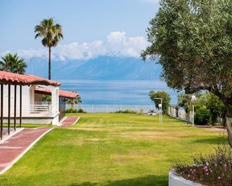 Blue Marine Village - Calcis - Vista del exterior