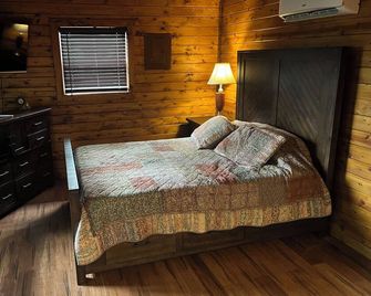 The Ponderosa Guesthouse - Cadiz - Спальня