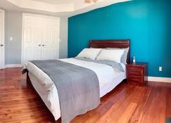 Nice rooms with private bath in Mid Town Toronto - Toronto - Schlafzimmer