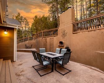 Forest Heights Mountain Views Hot Tub Heated Floors Pizza Oven - Flagstaff - Balcony
