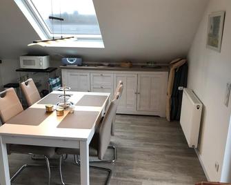 Renovated Holiday Or Exhibition Apartment For 2 People In Kaarst Near D`dorf - Kaarst - Essbereich