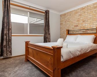 3 of 33 Wharf Street - Tuncurry - Schlafzimmer