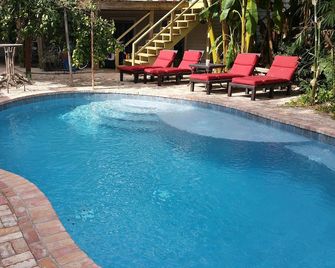 Private Garden Apartment 1 Block off St. Charles - New Orleans - Pool