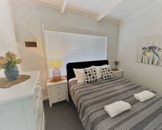 Esperance Little Units 1 - Esperance