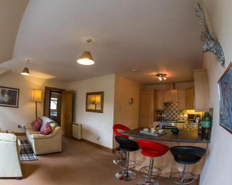Grey Stag Apartment - Nairn - Dining room