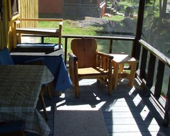 2 Bedroom 'A Frame' Log Cottage in Beautiful Marten River, ON - Olive the Lake Cottage #5 - Temagami - Balcony