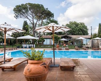Villa Acquaviva Wine Resort - Manciano - Pool