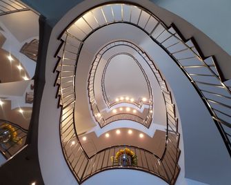 Albergo Del Sole - Porto Valtravaglia - Escaleras
