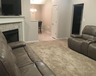 Newly Built Cozy Home - Southaven - Living room