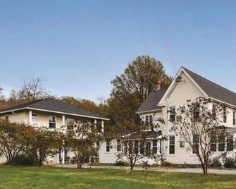Haven Point Inn and Gallery - Rock Hall - Building
