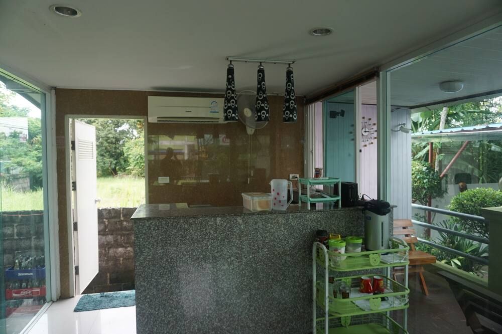 Wetsawat Place Hotel - Yasothon - Recepción