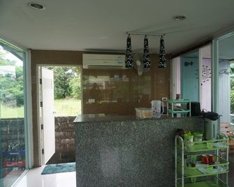 Wetsawat Place Hotel - Yasothon - Recepción