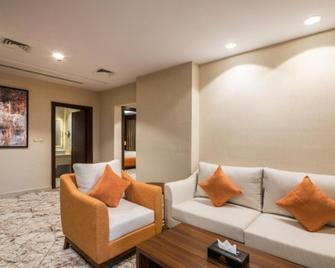 Tulip Plaza Hotel - Sakākā - Living room