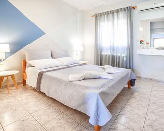 Catherine Blue Suites - 4 minutes off the Beach - Valerianos - Bedroom