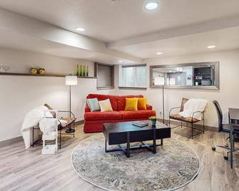 Nanacita's Little Casita - Greeley - Living room