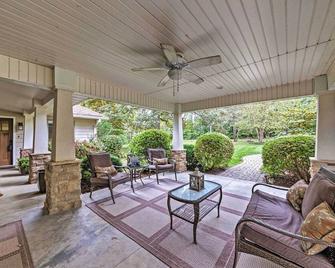 Family Home with Deck on Lake Sara Pets are Welcome - Effingham - Patio