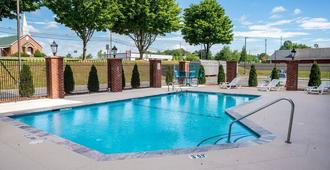Comfort Suites Outlet Center - Asheville - Pool