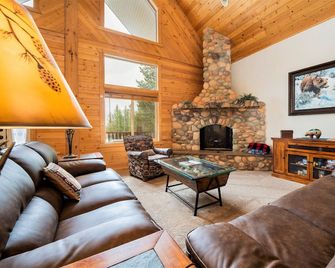 The Hideaway Lodge - Island Park - Huiskamer