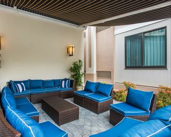Holiday Inn Hasbrouck Heights-Meadowlands By IHG - Hasbrouck Heights - Лаунж