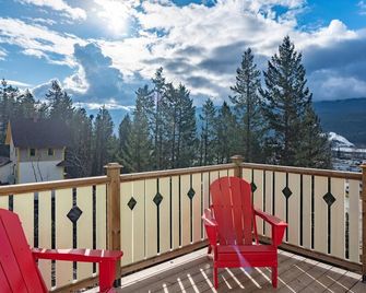 Chalet Ernest Feuz - Edelweiss Village - Golden - Balcón