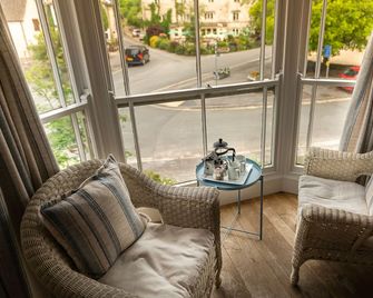 Wild Garlic Rooms - Stroud - Living room